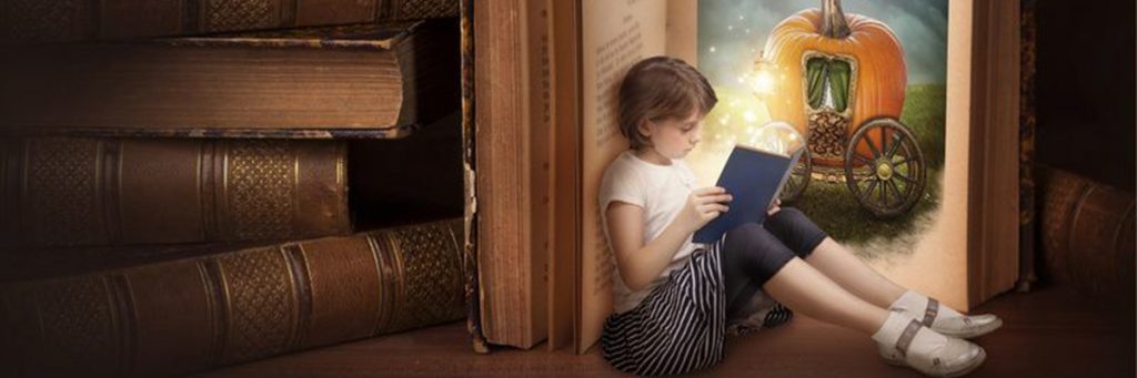 Девочка читает сказку
