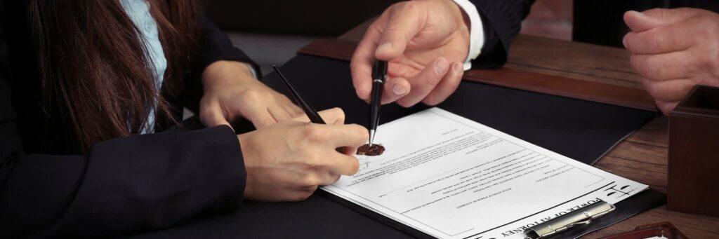 Подписание документа у нотариуса