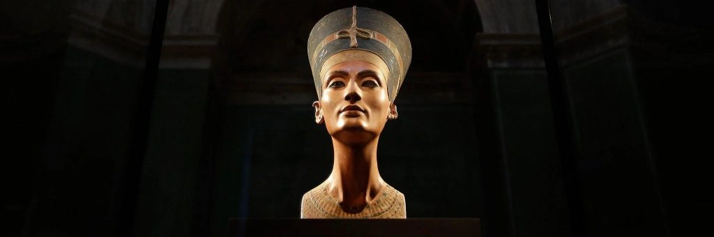 Нефертити супруга Эхнатона 18 династия Египет