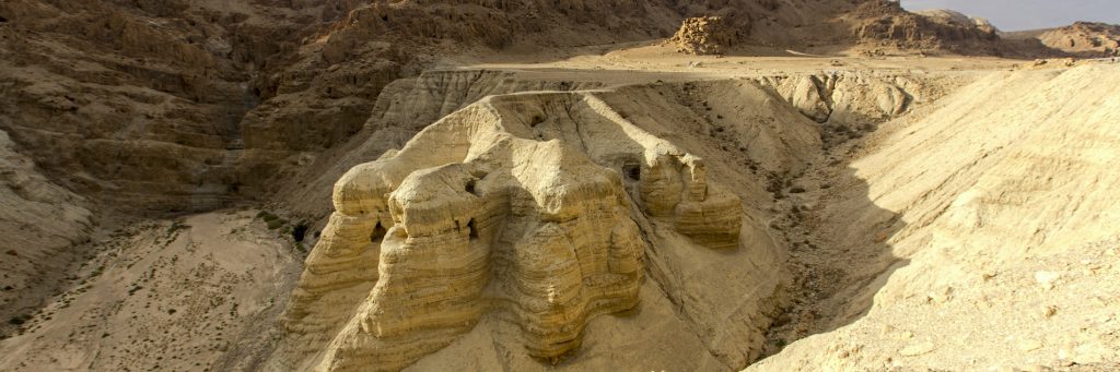пещера недалеко от побережья Мертвого моря