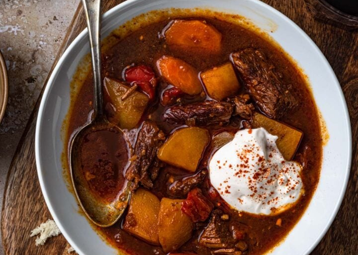 гуляш с картофелем