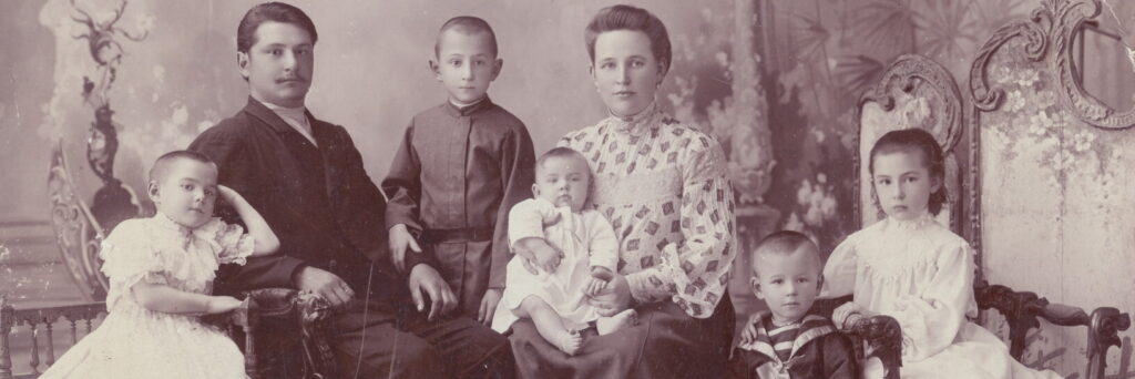 старинные семейные фото. Семья купца Григория Елисеева