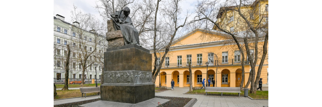 Дом Н.В. Гоголя - мемориальный музей и научная библиотека. Москва, Никитский бульвар, 7а