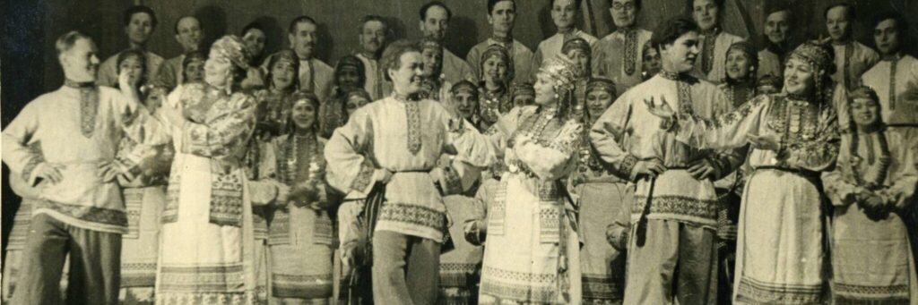 архивное фото. Чувашский национальный хор