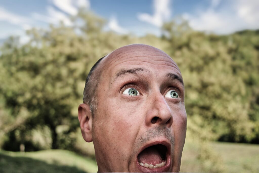 Испуганный человек