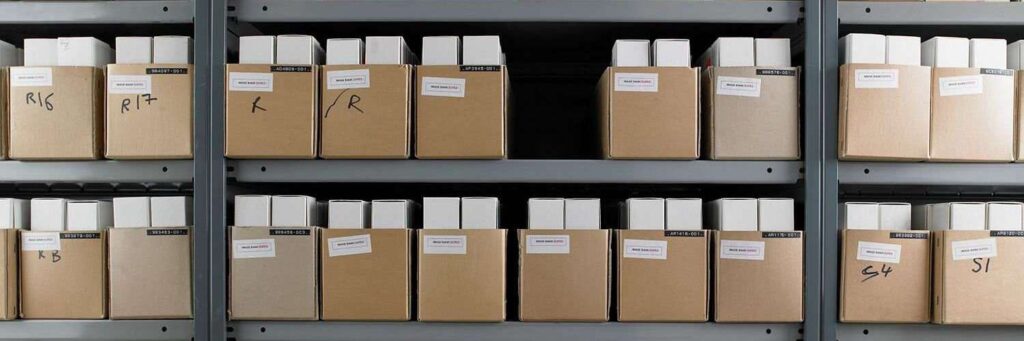 коробки с архивными документами