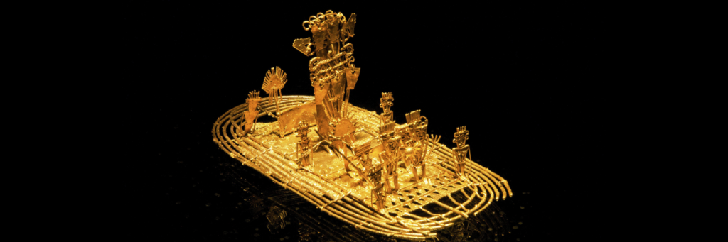 На золотом плоту находится одна главная фигура, олицетворяющая вождя, и 12 второстепенных персонажей
