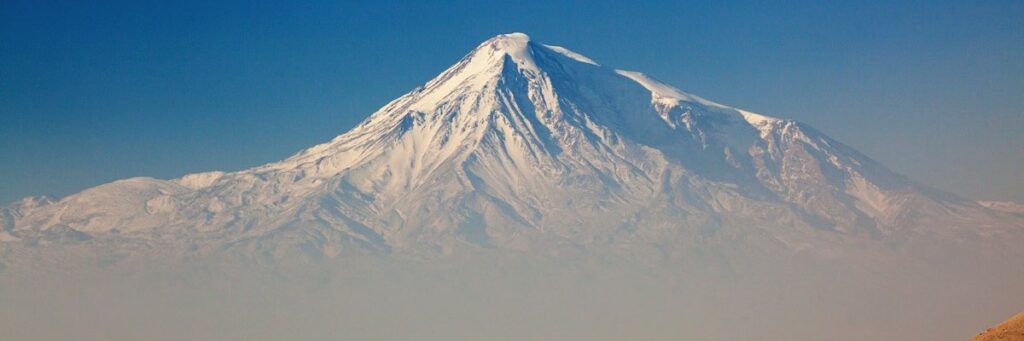 Вид на гору Арарат, Армения
