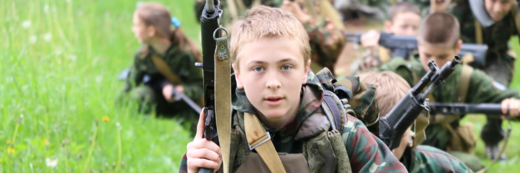 Военно-патриотический лагерь для подростков для воспитания маскулинности