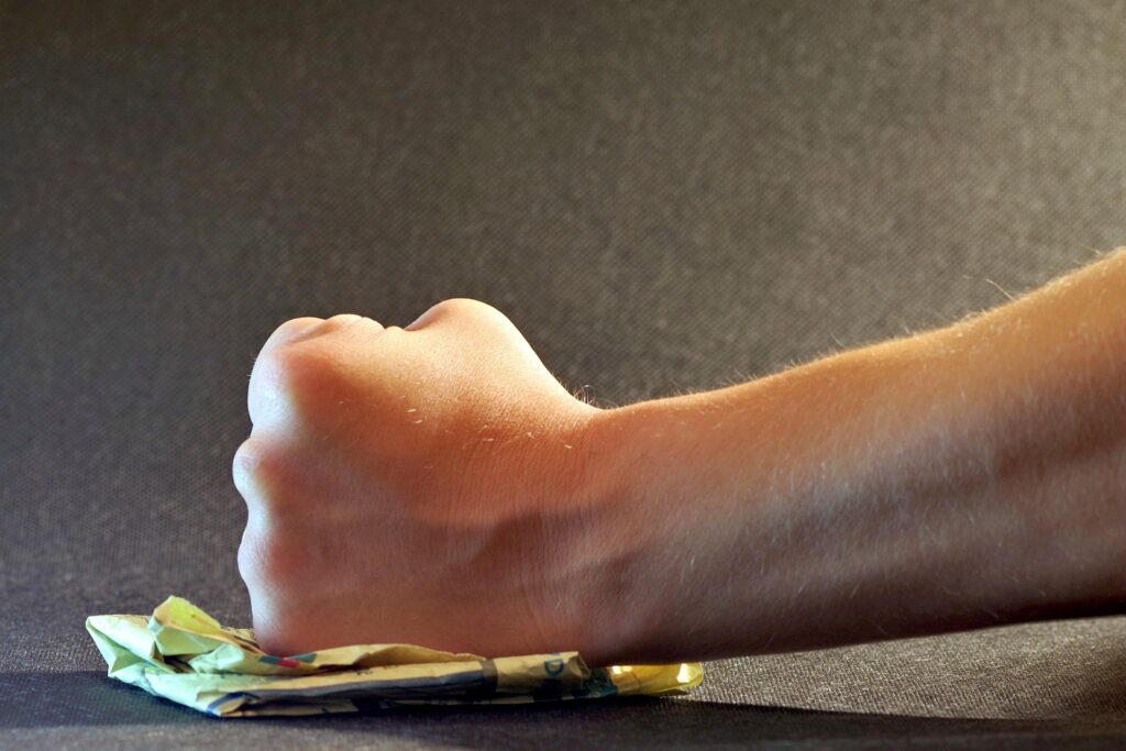 Агрессия, токсичность, кулак