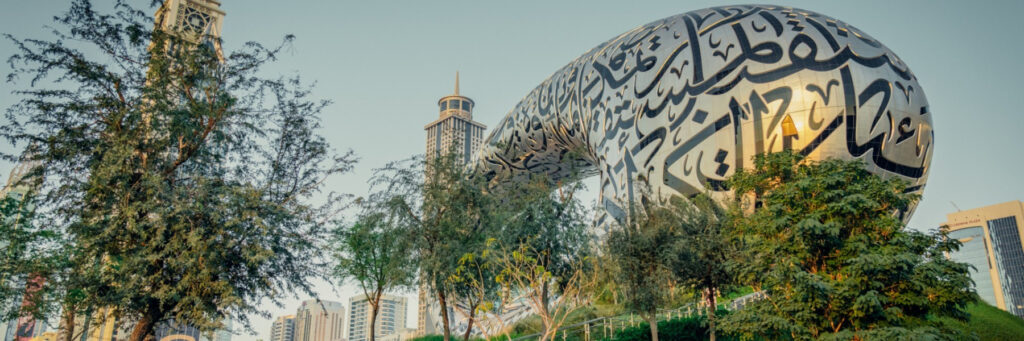здание Museum of the Future в Дубаях