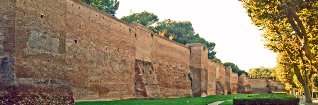 Стена Аврелиана в Риме