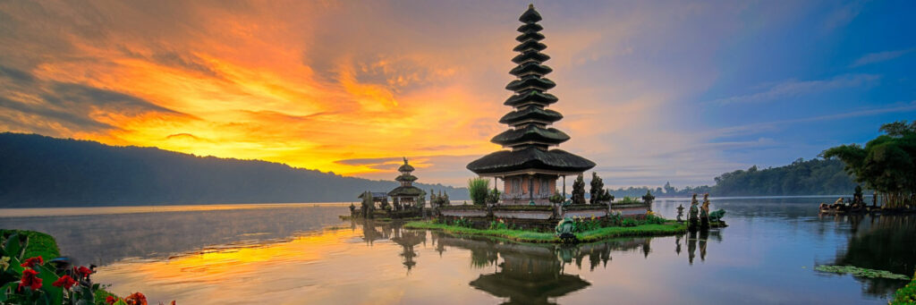 Индонезия Бали Храм улун дану