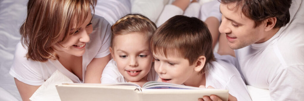Родители читают детям