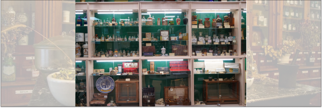 Выставка в музее, посвященная лекарствам