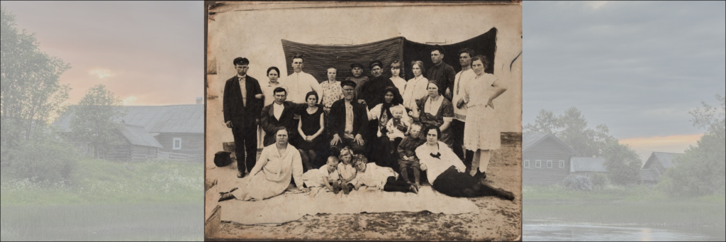 В этой большой семье кто-то кому-то явно деверем приходится. Празднование Пасхи, станица Должанская, 1929 год. 